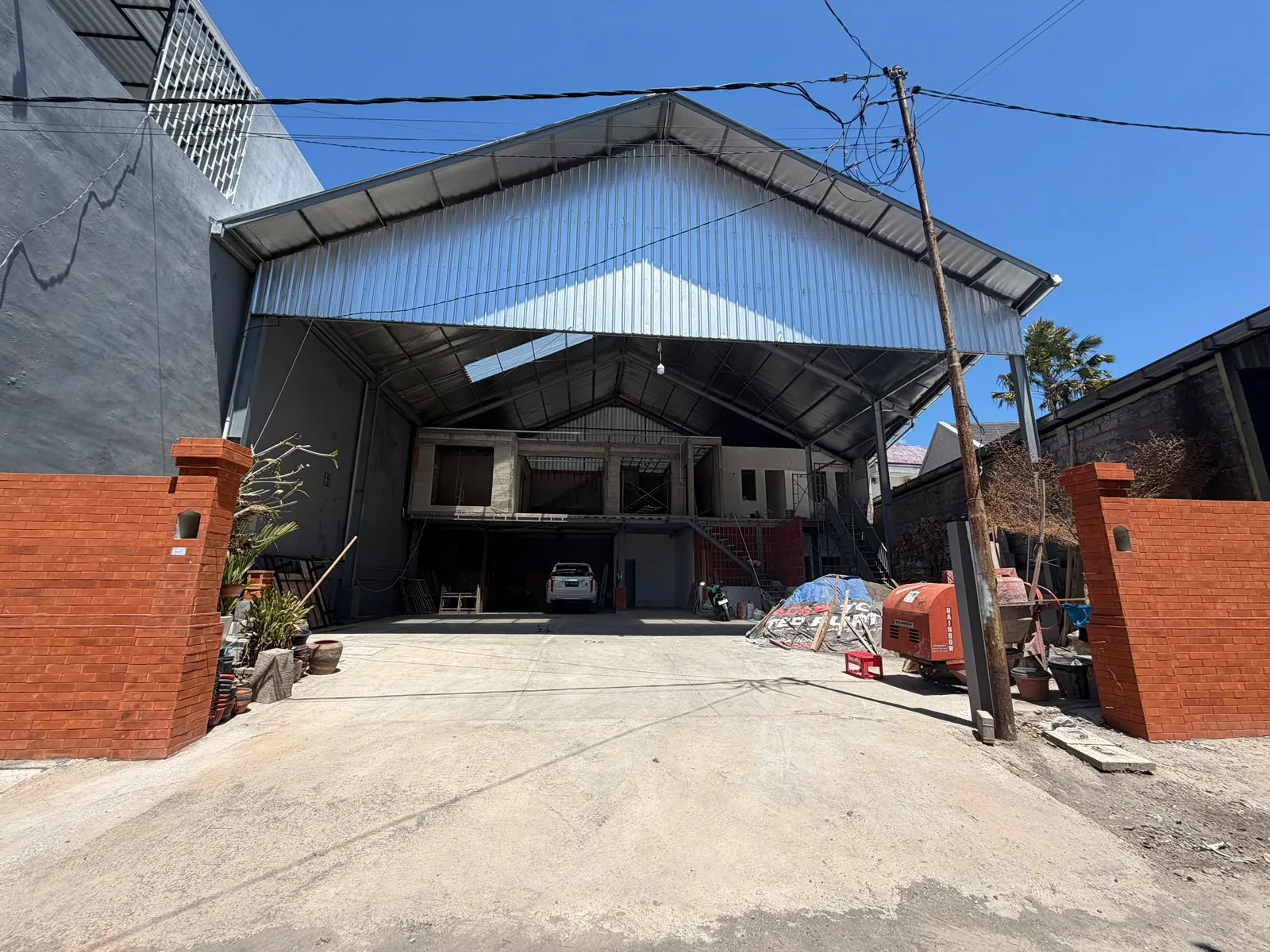 Gudang Satrya Anugerah Scaffolding di Jimbaran tampak dari luar
