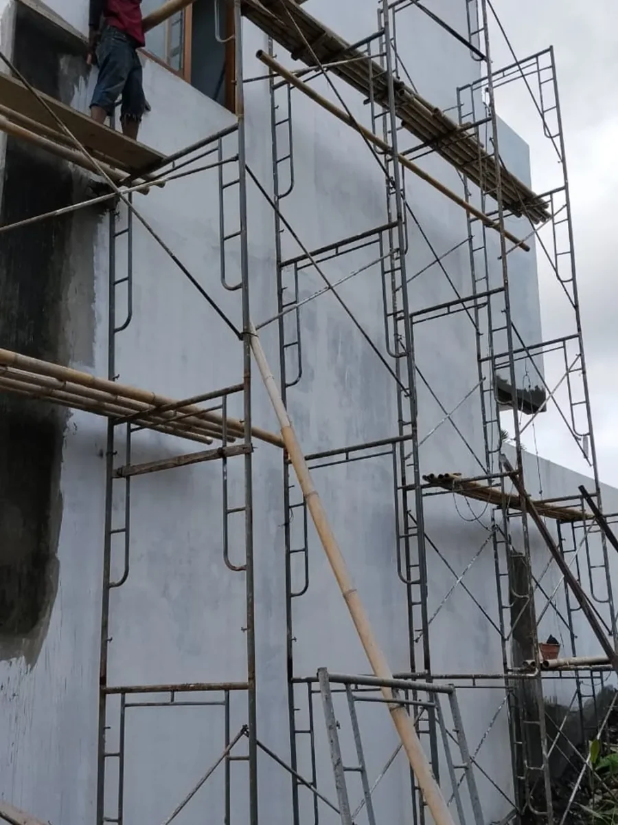 Scaffolding terpasang pada Proyek Rumah di Seminyak